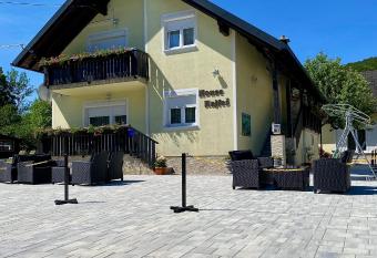 House Kajfes has Balcony rooms