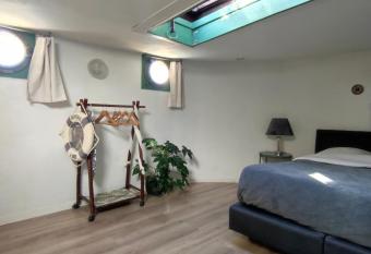 Houseboat P  niche Compi  gne has Balcony rooms