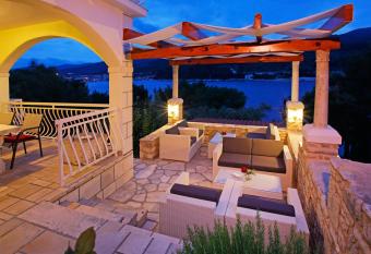 Hotel Villa Telenta has Balcony rooms