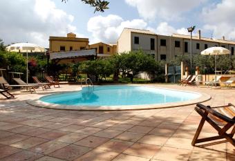 Baglio Costa Di Mandorla has Balcony rooms