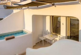Kasimatis by La Perla - Adults Only allows 18 year olds to book a room