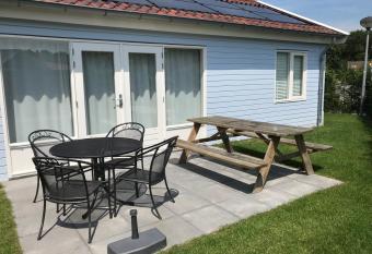 Burgvliet 33 allows 18 year olds to book a room