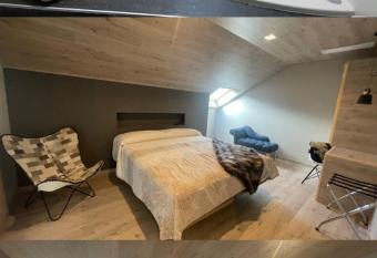 Hotel Vall d  Aneu has rooms with a private hot tub