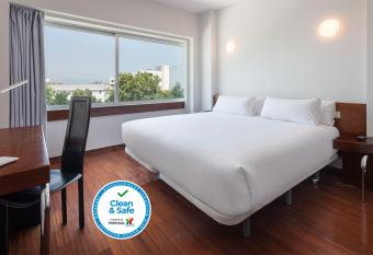 B&B HOTEL e Apartamentos Felgueiras allows 18 year olds to book a room