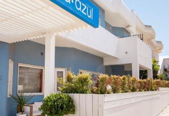 Casa Azul Sagres - Rooms & Apartments allows 18 year olds to book a room