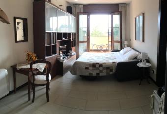 Suite Carpiano allows 18 year olds to book a room