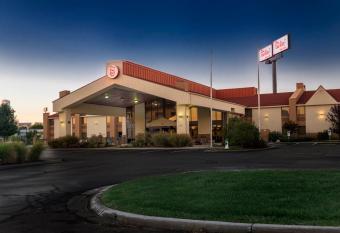 Red Roof Inn & Suites Cincinnati North-Mason has Smoking rooms