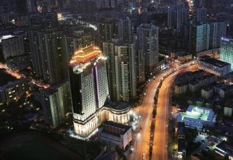 Courtyard By Marriott Shanghai Xujiahui allows 18 year olds to book a room