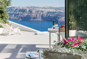 Aura Marina Apartments Santorini allows 18 year olds to book a room