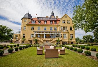 Schlosshotel Wendorf allows 18 year olds to book a room