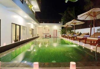 Sam So Boutique Villa has rooms with a private hot tub