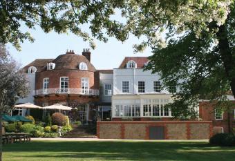 St Michael s Manor Hotel - St Albans allows 18 year olds to book a room