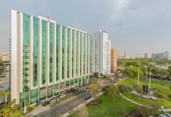 Delfines Hotel & Convention Center has rooms with a private hot tub
