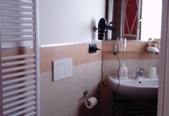 La Casa Del Grillo 2 allows 18 year olds to book a room