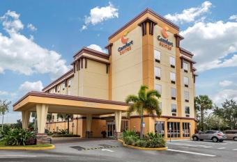 Comfort Suites Orlando Airport allows 18 year olds to book a room
