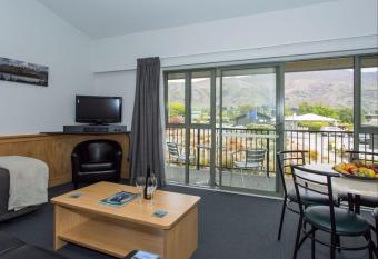 Clearbrook Motel & Serviced Apartments has Balcony rooms