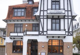 Hotel Bonne Auberge (Adults Only) allows 18 year olds to book a room