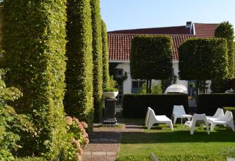 B&B Dusk till dawn has Balcony rooms