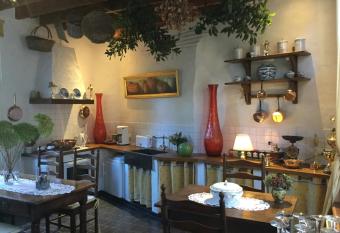 B&B Auberge De Klasse allows 18 year olds to book a room