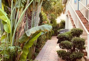 4145 By The Sea Inn & Suites has Balcony rooms