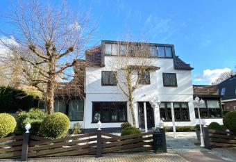 Hotel Zee Bergen has Balcony rooms
