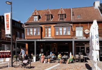 Hotel Brasserie De Beiaard allows 18 year olds to book a room