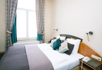 Hotel Moby Dick by WP hotels allows 18 year olds to book a room