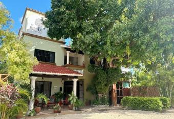 El Roble Hotel has Balcony rooms