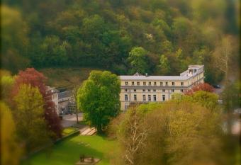Castel de Pont-a-Lesse has Balcony rooms