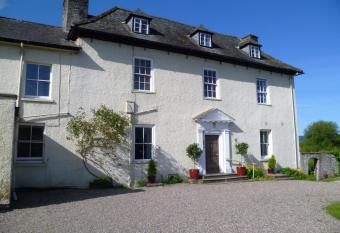 Aberllynfi Riverside Guest House allows 18 year olds to book a room