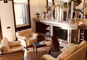 BB La Maison Royale has Balcony rooms