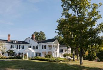 The White House Inn has Balcony rooms