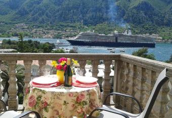 Apartment Ivan has Balcony rooms