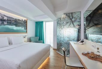 Olive Green Hotel has Balcony rooms