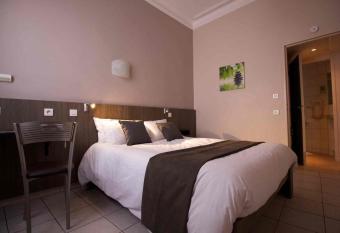 Le Strasbourg Hotel allows 18 year olds to book a room