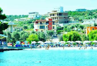 Hotel Lula Ksamil has Balcony rooms