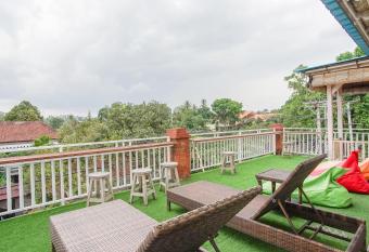 Kememai Hostel allows 18 year olds to book a room