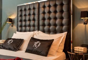 Heritage Hotel 19 has rooms with a private hot tub