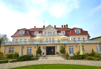 Dworek Katarzynki has Balcony rooms