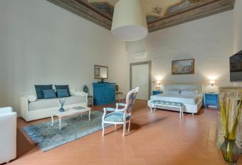 Residenza D Epoca Historia Luxury Boutique allows 18 year olds to book a room