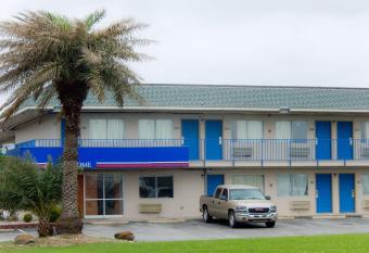 Motel 6 Clute. Tx has Smoking rooms