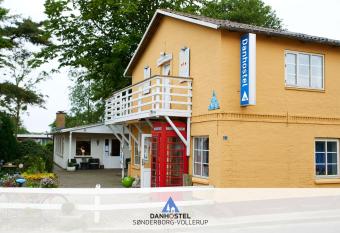 Danhostel S  nderborg Vollerup allows 18 year olds to book a room