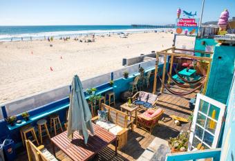 Ith San Diego Beach Bungalow Surf Hostel allows 18 year olds to book a room