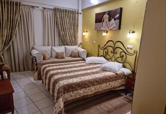 Pitho has Balcony rooms