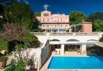 B&B Le Logis Du Mas has Balcony rooms