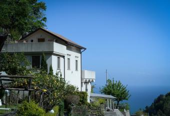 Case Sparse 7 allows 18 year olds to book a room