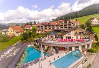 Hotel Heselbacher Hof allows 18 year olds to book a room