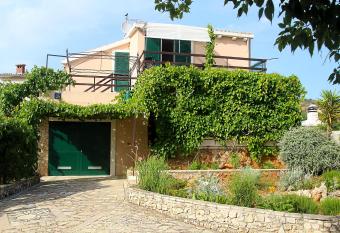 Villa Perla allows 18 year olds to book a room