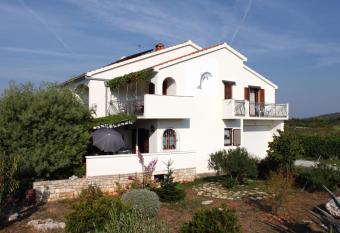 Rooms with a parking space Gornje selo, Solta - 5170 has Balcony rooms