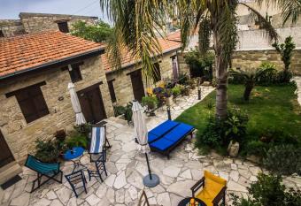 Niki s House has Balcony rooms